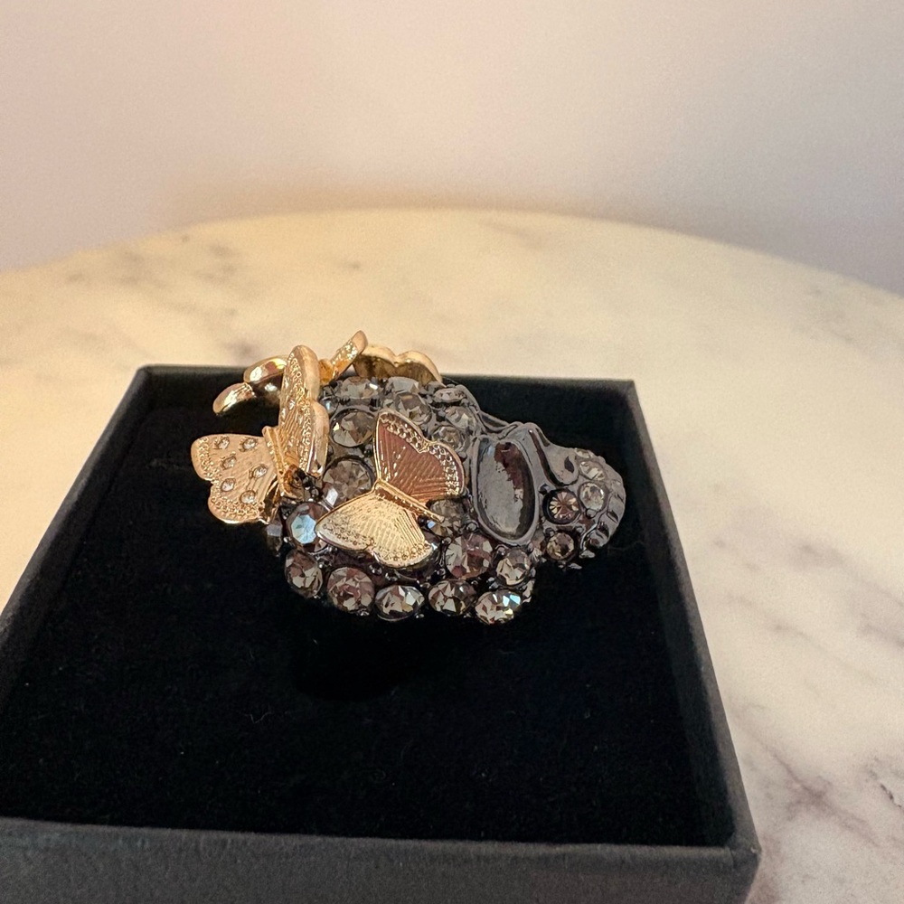 Unique Skull Statement Ring w/ Gold Butterflies, Size 8 - Picture 6 of 16